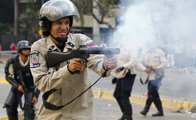 כוחות הצבא בונצואלה. "לא תמצאו מחסה" (צילום: רויטרס, חדשות)