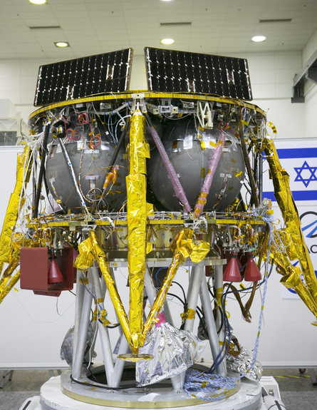 Bereshit spacecraft in the clean room during its construction (צילום: Alex Polo)