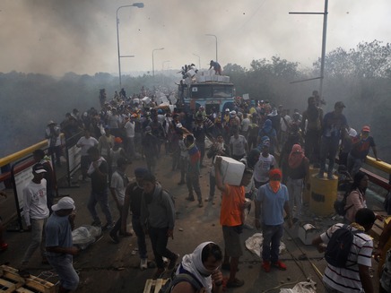 285 פצועים בעימות בגבול ונצואלה (צילום: חדשות)