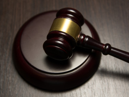 פטיש בית משפט אילוסטרציה (צילום: Shutterstock)
