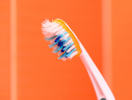 מברשת שיניים ישנה (צילום:  Inna Astakhova, shutterstock)