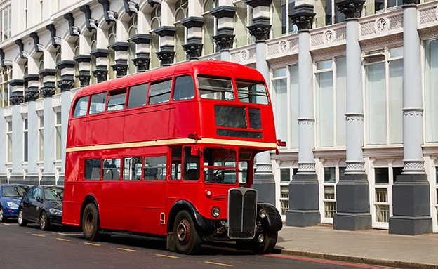 מעטפה מפתיעה באוטובוס. ארכיון
