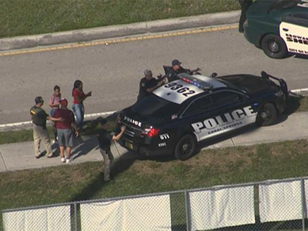 ירי בבית ספר בפלורידה (צילום: CNN, חדשות)