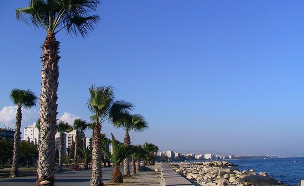 חוף הים בלימסול, קפריסין (צילום: ויקיפדיה)