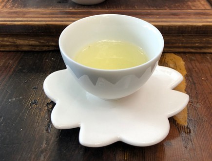 כוס תה טאיוואן  (צילום: ריטה גולדשטיין, mako אוכל)