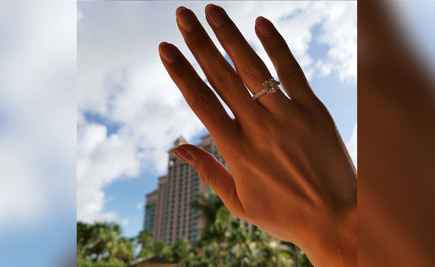 טבעת האירוסין של שיר אלמליח (צילום: מתוך "ערב טוב עם גיא פינס", שידורי קשת)