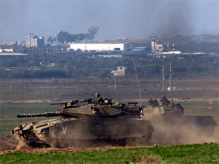 טנקים בגבול רצועת עזה (צילום: רויטרס, חדשות)