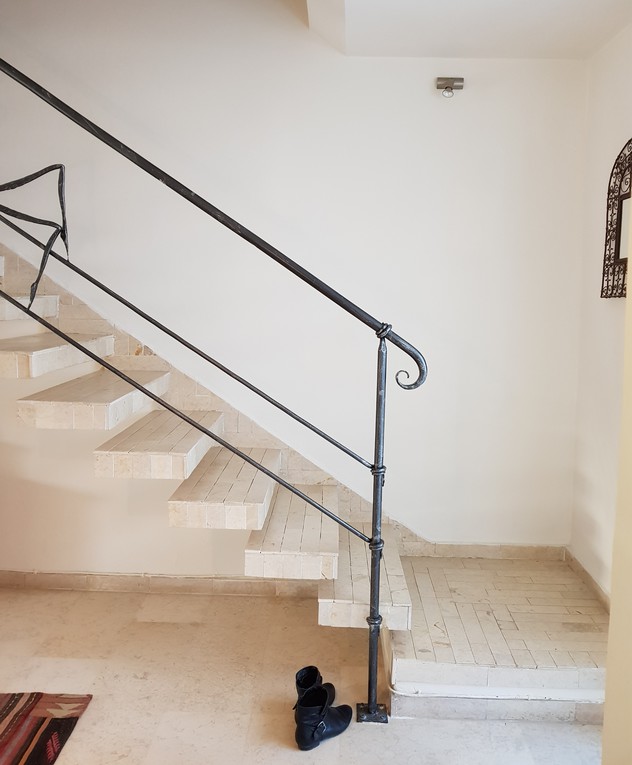 בית בשרון, ג, עיצוב נילי רונקין, המדרגות לפני שיפוץ