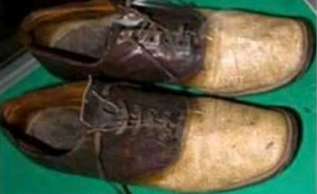 נעליים מעור אדם (צילום: פייסבוק\Askia Babaluaye Ture)