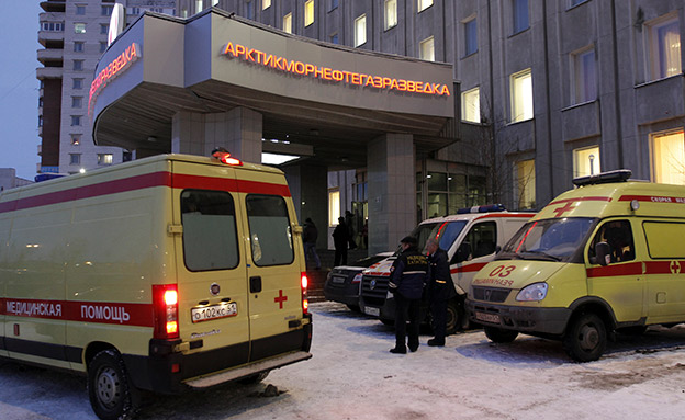 אמבולנס מפנה תאונת דרכים ברוסיה‎ (צילום: רויטרס, חדשות)