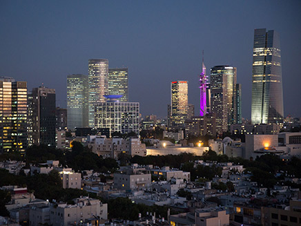 תל אביב בלילה (צילום: פלאש90 / מרים אלסטר, חדשות)