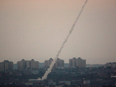 שיגור רקטה מעזה לעבר ישראל (צילום: רויטרס, חדשות)