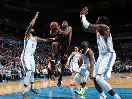 אין ווסטברוק, יש בעיות (צילום: Zach Beeker/NBAE via Getty Images) (צילום: ספורט 5)