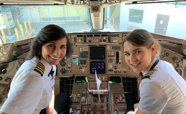 Mother-Daughter Co-Pilot Flight (צילום: ERAUWatret@, twitter)