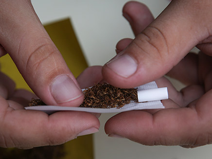טבק לגלגול. התייקרות דרמטית (צילום: הדס פארוש, פלאש 90, חדשות)