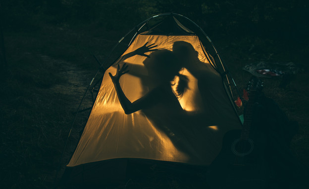 זוג באוהל (צילום: shutterstock | Family TV)