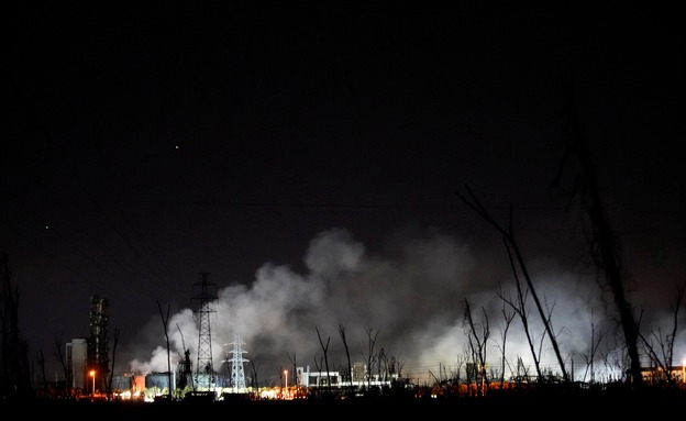 התלקחות המפעל בסין (צילום: רויטרס, חדשות)