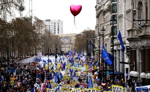 הפגנה המונית בלונדון נגד הברקזיט‎ (צילום: רויטרס, חדשות)