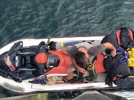 המבוקש נתפס על גבי אופנוע ים (צילום: משמר הגבול באוסטרליה, חדשות)