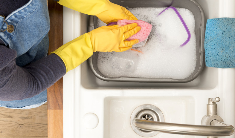 שטיפת כלים (צילום: photographyfirm / Shutterstock)