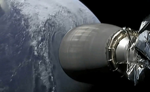 החללית על רקע כדו"א בעת השיגור (צילום: SPACEIL, חדשות)