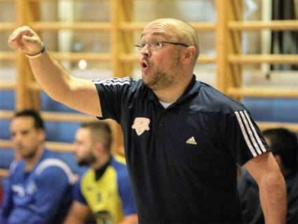 המאמן הסרבי ווקייביץ' (הדר ואן קולא, איגוד הכדוריד) (צילום: ספורט 5)