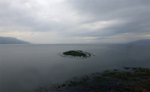 האי בכינרת הולך ונעלם (צילום: שי מזרחי, רשות הכינרת, חדשות)