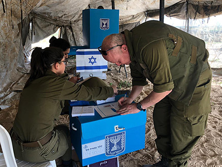 חיילים מצביעים בבסיסי צה