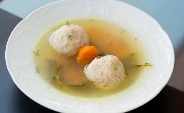מרק עם קניידלך (צילום: בני גם זו לטובה) מרק עם קניידלך (צילום: בני גם זו לטובה)