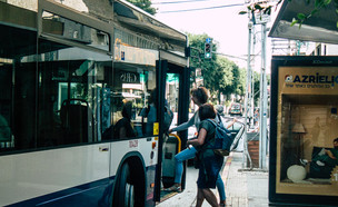 אוטובוס בתל אביב (צילום: Jose HERNANDEZ Camera 51, shutterstock)