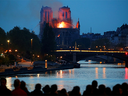 השרפה בקתדרלת נוטרדאם בפריז (צילום: רויטרס, חדשות)