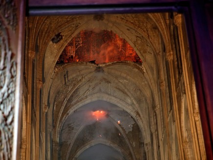 ההרס בתוך הקתדלרה (צילום: רויטרס, חדשות)