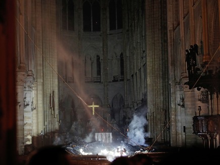 המזבח בקתדרלת נוטרדם, פריז (צילום: רויטרס, חדשות)