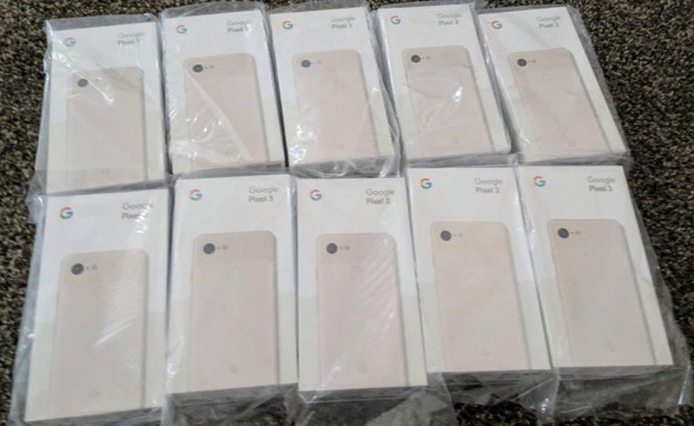 הלקוח קיבל עשרה מכשירים חדשים (צילום:  u/Cheetohz / reddit)