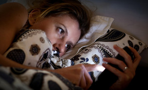 אישה במיטה (צילום: shutterstock | Melinda Nagy)