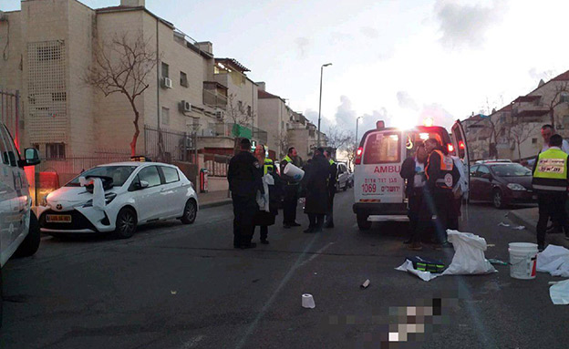 זירת התאונה בבית"ר עילית (צילום: דוברות מד"א, חדשות)