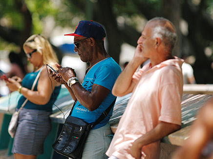 מחוברים, גרסת קובה (צילום: רויטרס, חדשות)