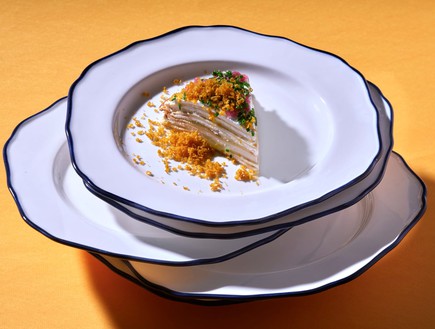 פנטסטיק עוגת קרפ ובוטארגו (צילום: אנטולי מיכאלו, יחסי ציבור)