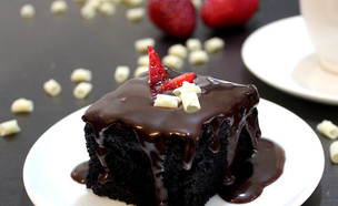 עוגת שוקולד (צילום: אסתי רותם, אוכל טוב)