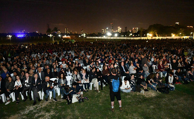 Binlerce kişi ortak törende (fotoğraf: Rami Ben-Ari, barış için savaşçılar, haberler)