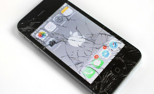 אייפון שבור (צילום: DetskymodelingDotCz)