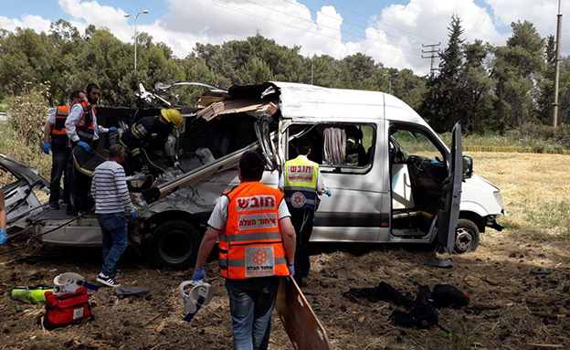 תיעוד מזירת התאונה (צילום: דוברות מד"א, חדשות)