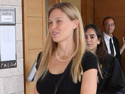 הדוגמנית בר רפאלי בבית המשפט (צילום: עופר חן, mako, חדשות)