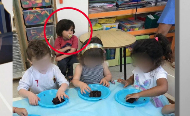 בגלל אלרגיה: ילד בן 3 אוכל לבד בגן (צילום: מתוך "חדשות הבוקר" , קשת12)