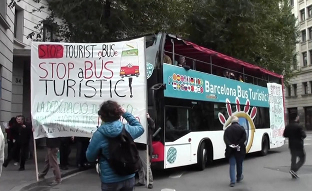 ברצלונה נגד התיירים: "החוצה" (צילום: החדשות)