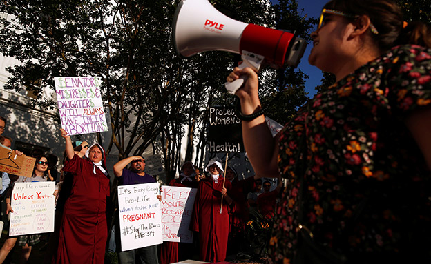 הפגנה באלבמה נגד חוק ההפלות (צילום: רויטרס, חדשות)