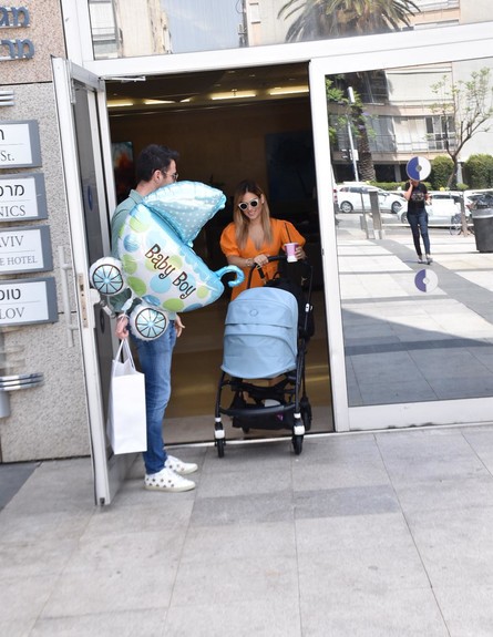 מור סילבר יוצאת מחדר לידה, מאי 2019 (צילום: צ'ינו פפראצי,  יחסי ציבור )