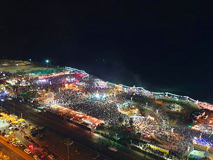 כפר האירוויזיון בצארלס קלור בחצי גמר האירוויזיון (צילום: עיריית תל אביב, חדשות)