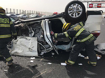 זירת התאונה בכביש 6 (צילום: דוברות כבאות והצלה, חדשות)