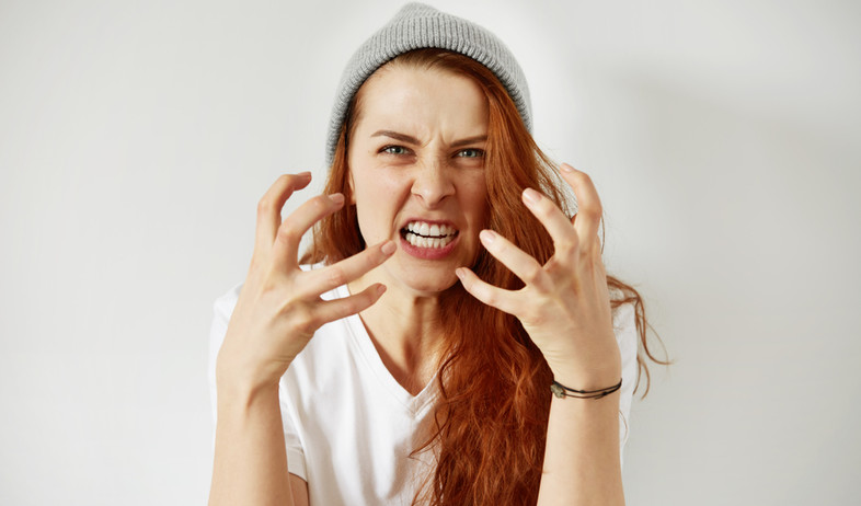אישה עצבנית (צילום: Shutterstock, מעריב לנוער)